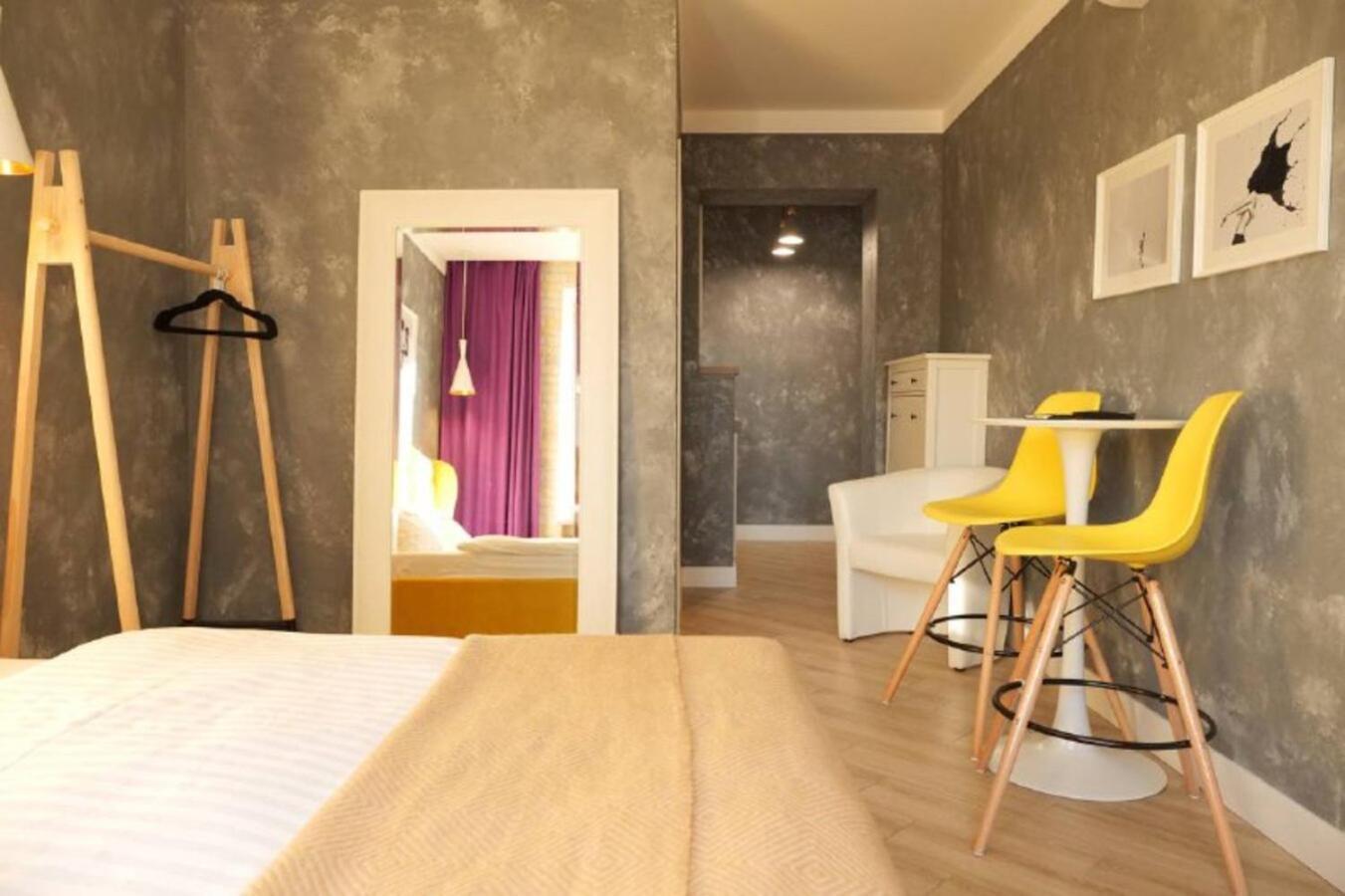 Freedom Apartments In City Center Kiev Esterno foto