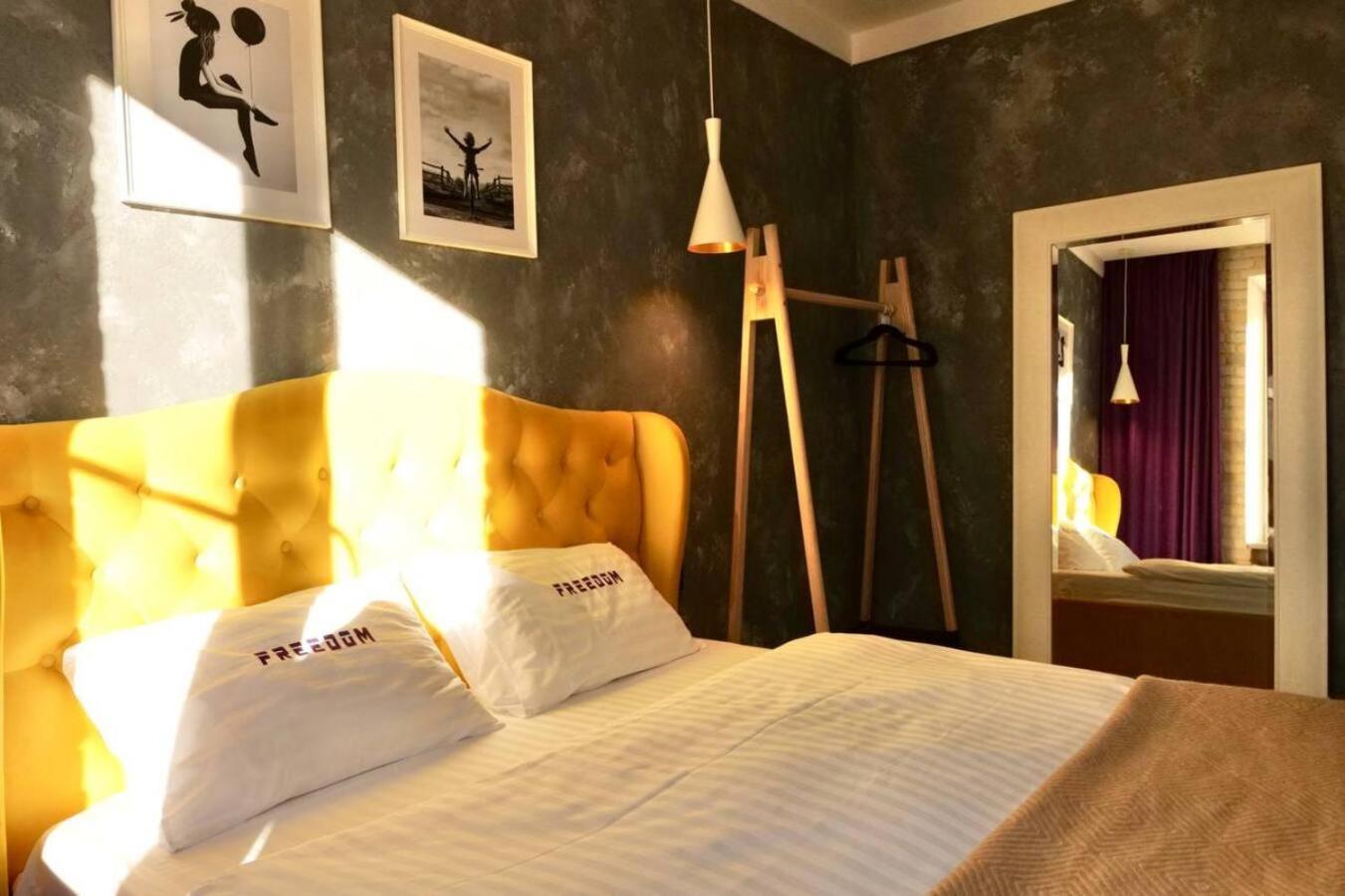 Freedom Apartments In City Center Kiev Esterno foto