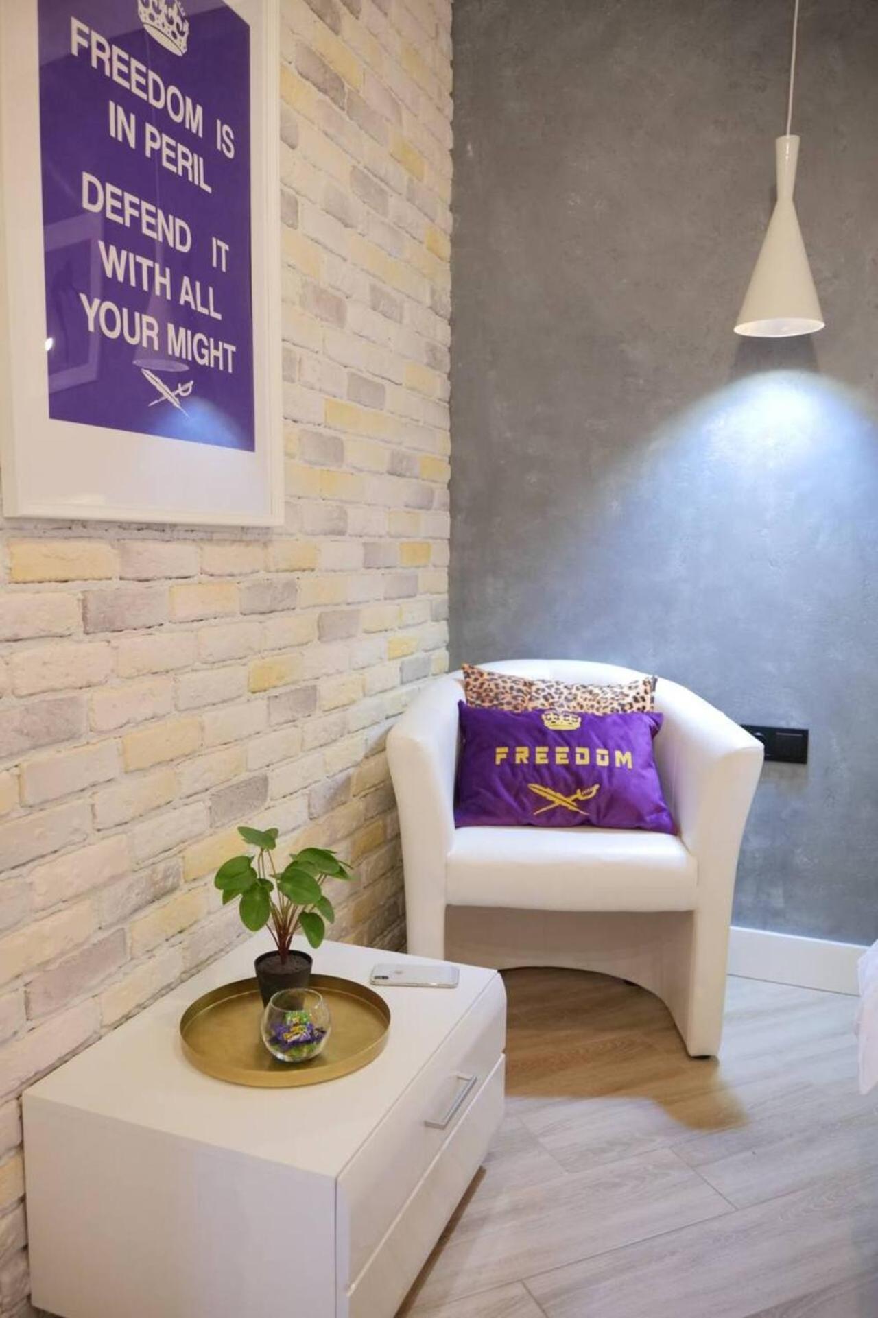 Freedom Apartments In City Center Kiev Esterno foto