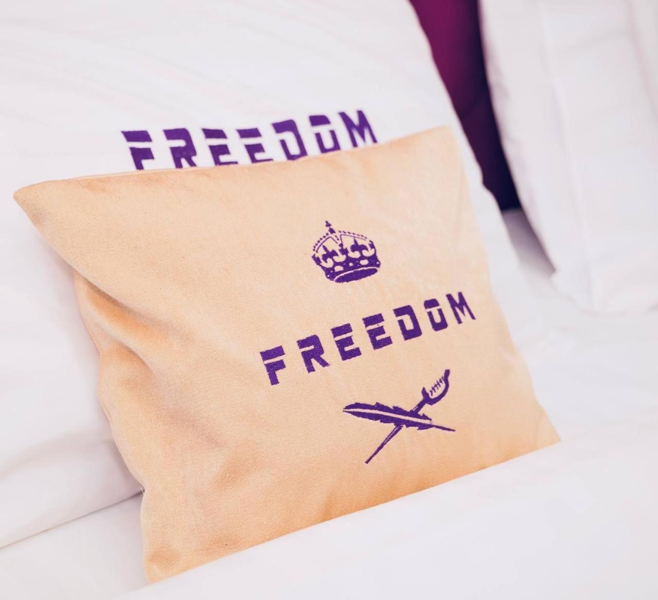 Freedom Apartments In City Center Kiev Esterno foto